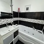 Brazda Escape شقة *